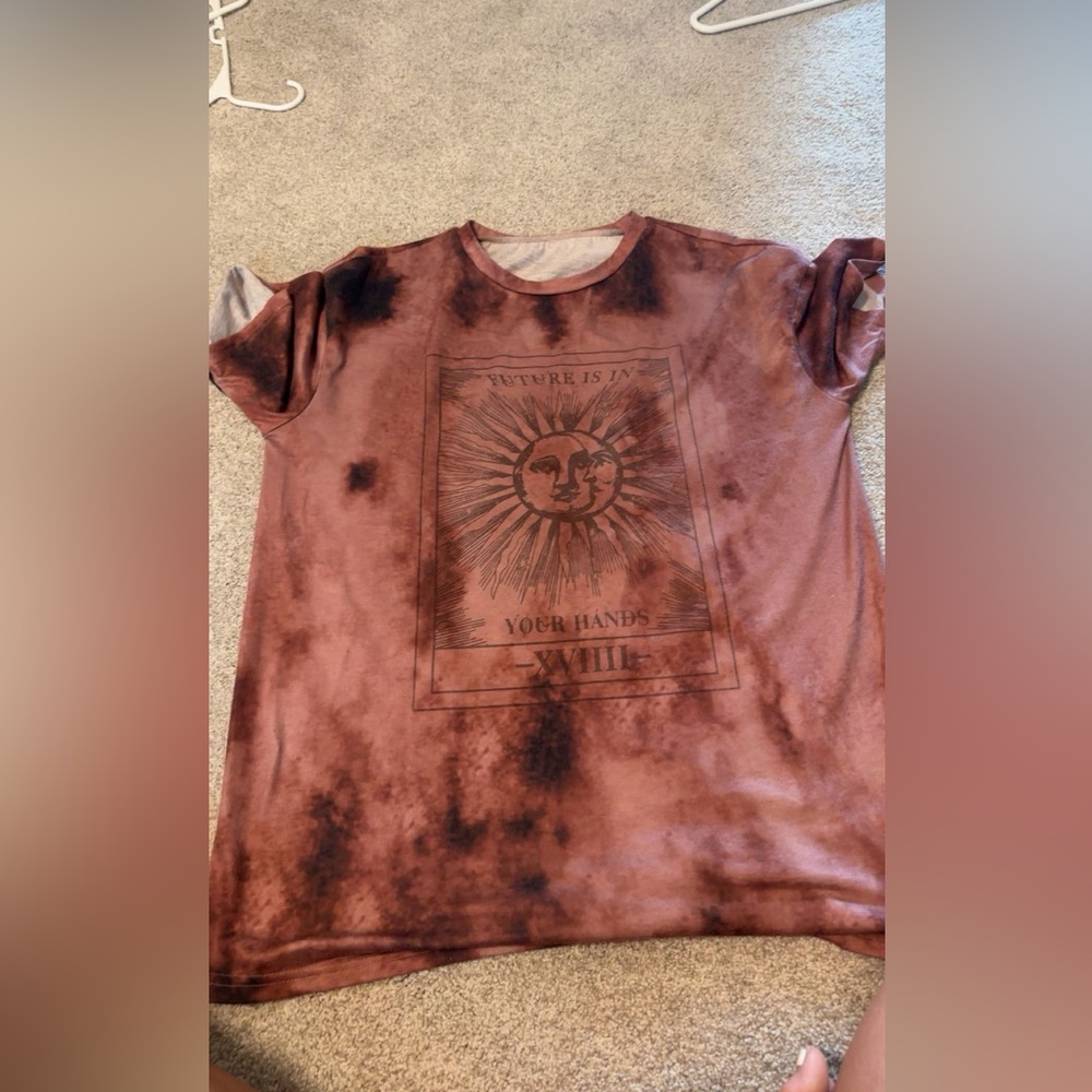 Sun, tie-dye, big T.